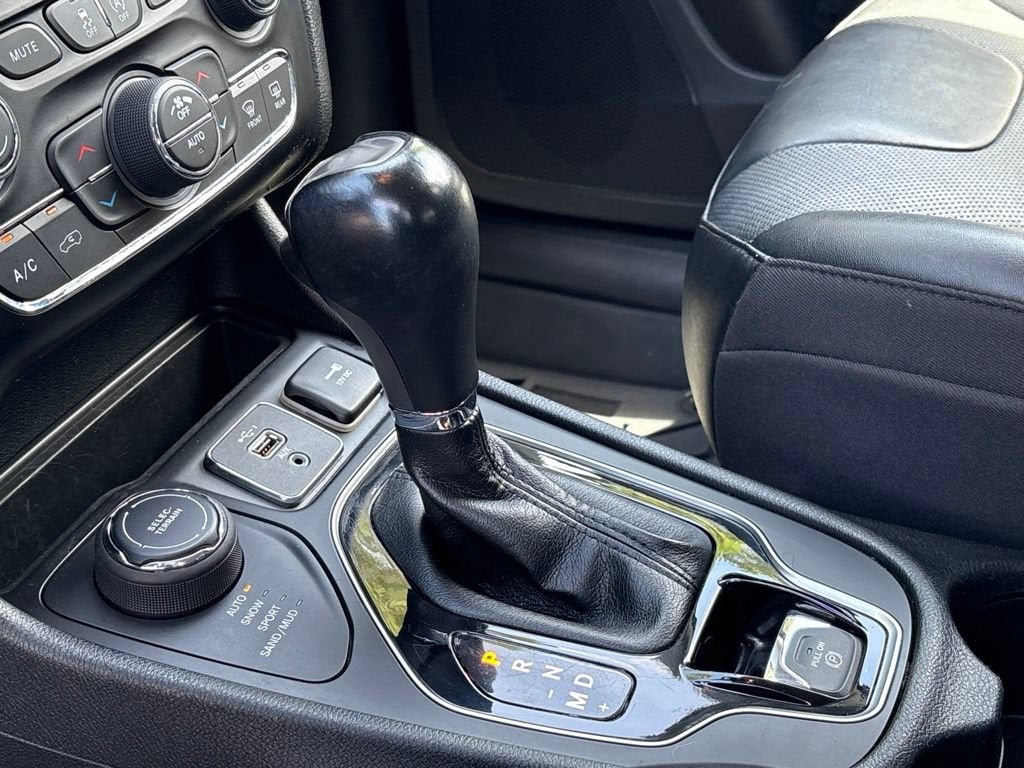 2023 Jeep Cherokee Altitude Lux