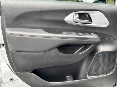2024 Chrysler Pacifica Touring