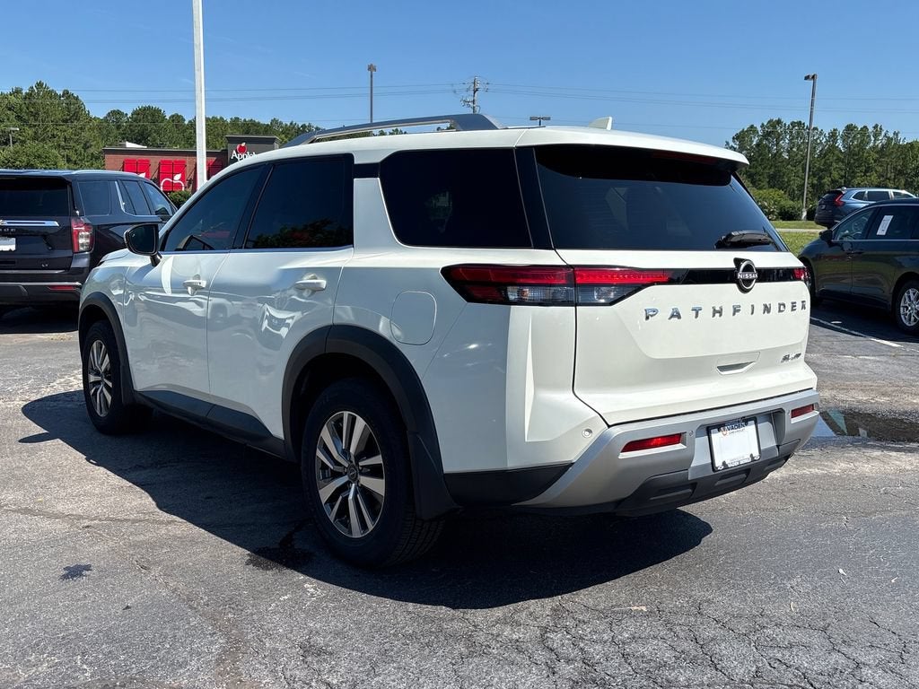 2022 Nissan Pathfinder SL