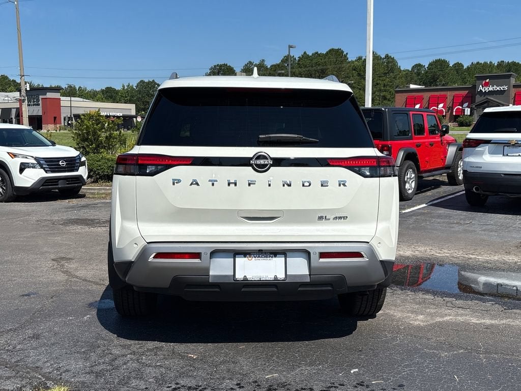 2022 Nissan Pathfinder SL